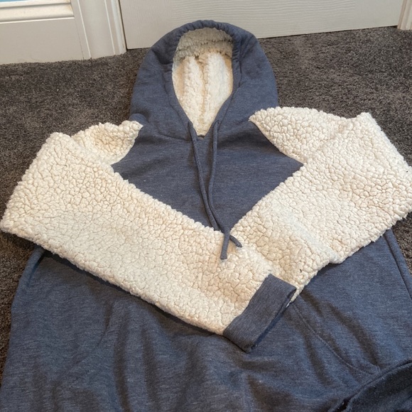 Fluffy Hoodie - Picture 1 of 3